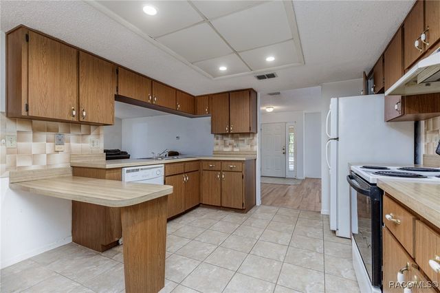 5911 N Brookgreen Drive, Crystal River, FL 34428