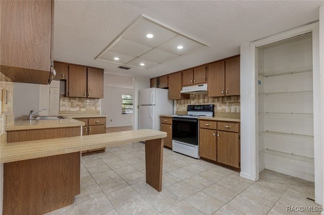 5911 N Brookgreen Drive, Crystal River, FL 34428