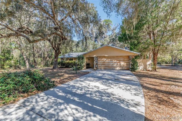 5911 N Brookgreen Drive, Crystal River, FL 34428