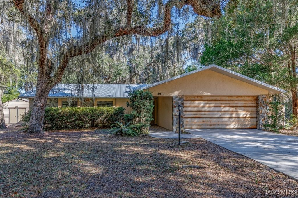 5911 N Brookgreen Drive, Crystal River, FL 34428