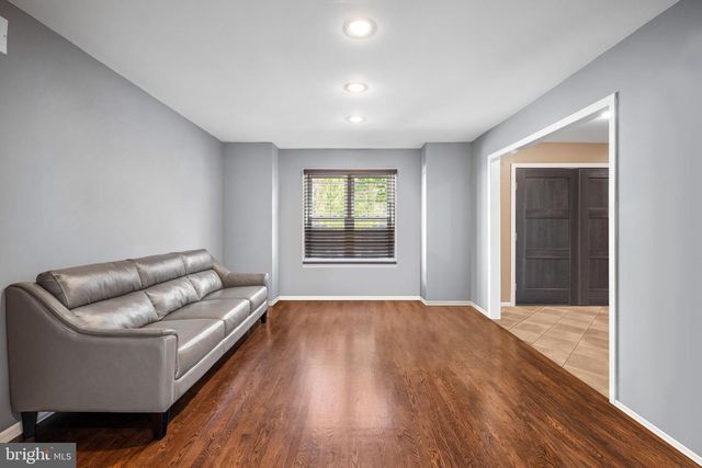 6 AARON CT, Cherry Hill, NJ 08002