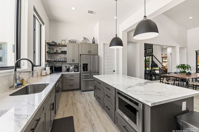 690 Kings Point, Canyon Lake, TX 78133