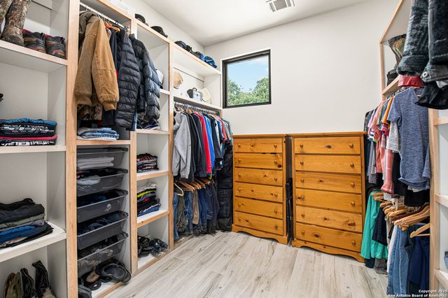 690 Kings Point, Canyon Lake, TX 78133