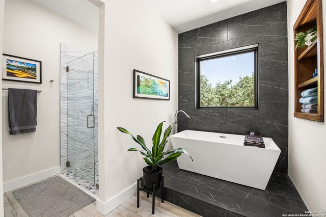 690 Kings Point, Canyon Lake, TX 78133