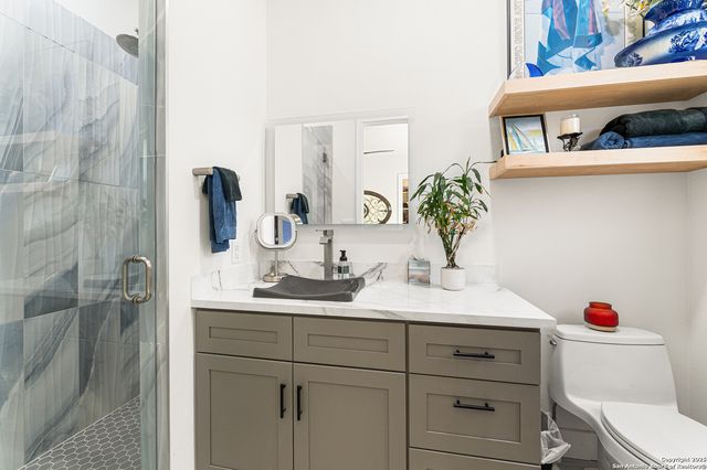 690 Kings Point, Canyon Lake, TX 78133