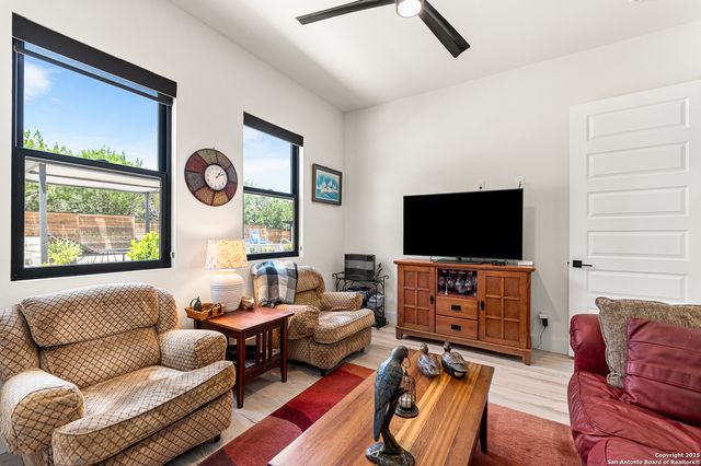 690 Kings Point, Canyon Lake, TX 78133