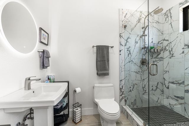 690 Kings Point, Canyon Lake, TX 78133