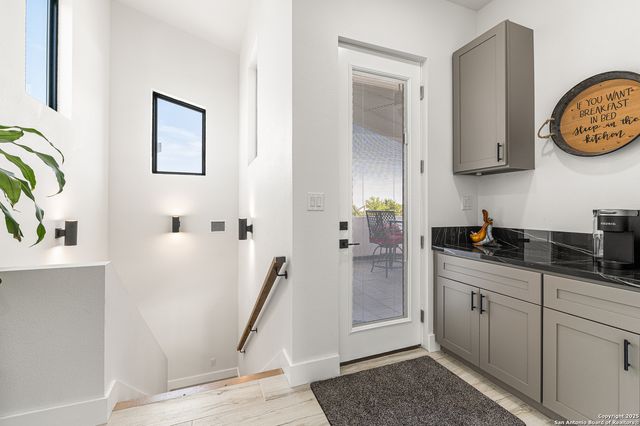 690 Kings Point, Canyon Lake, TX 78133