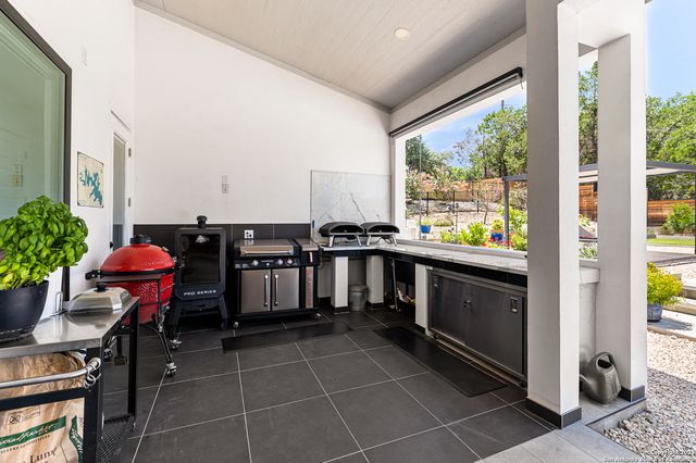 690 Kings Point, Canyon Lake, TX 78133