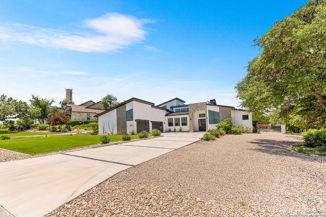 690 Kings Point, Canyon Lake, TX 78133