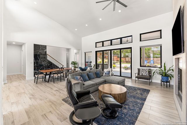 690 Kings Point, Canyon Lake, TX 78133