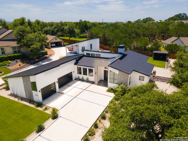 690 Kings Point, Canyon Lake, TX 78133