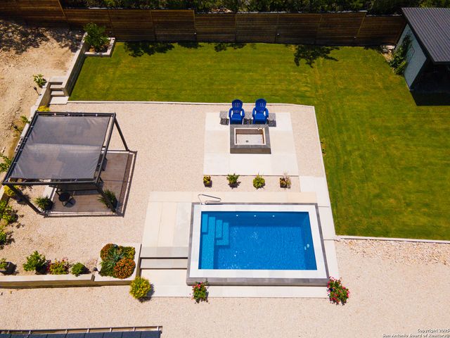 690 Kings Point, Canyon Lake, TX 78133