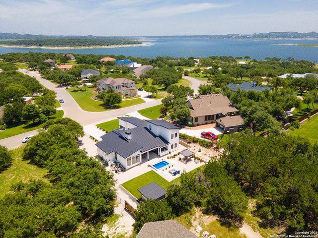 690 Kings Point, Canyon Lake, TX 78133