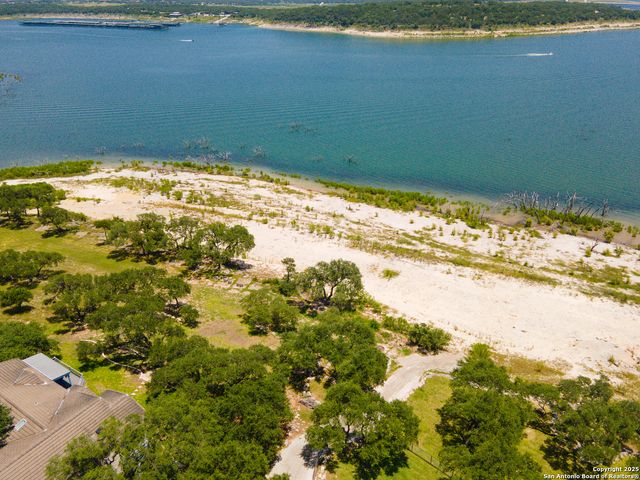 690 Kings Point, Canyon Lake, TX 78133