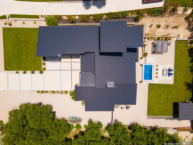 690 Kings Point, Canyon Lake, TX 78133