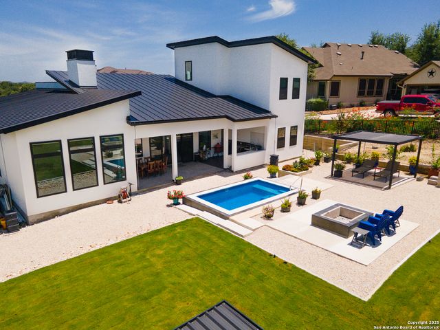 690 Kings Point, Canyon Lake, TX 78133