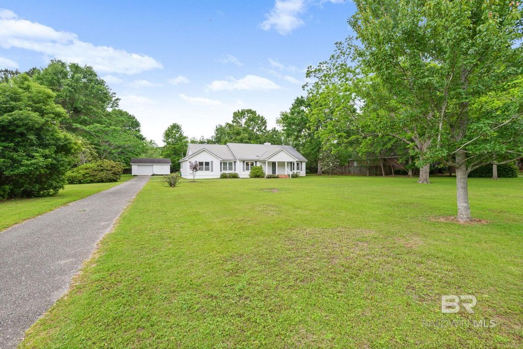 23295 College Avenue, Robertsdale, AL 36567