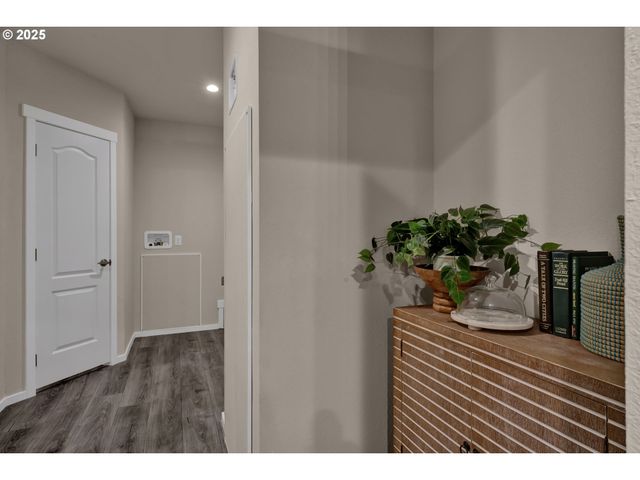 1437 53rd St, Florence, OR 97439