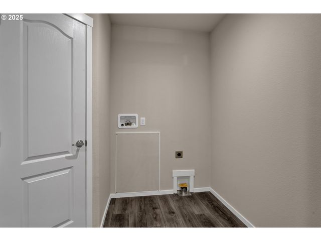 1437 53rd St, Florence, OR 97439