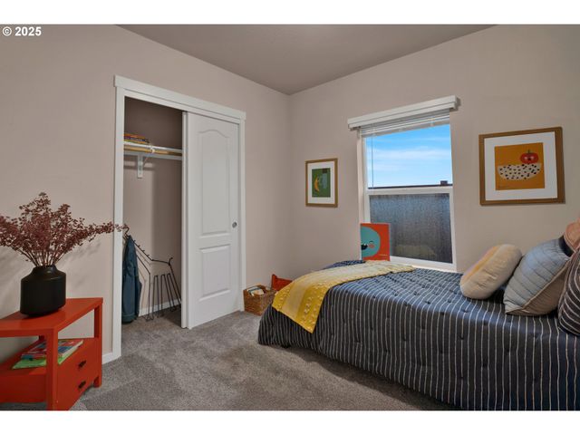 1437 53rd St, Florence, OR 97439