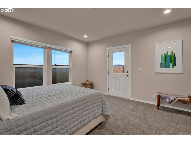 1437 53rd St, Florence, OR 97439