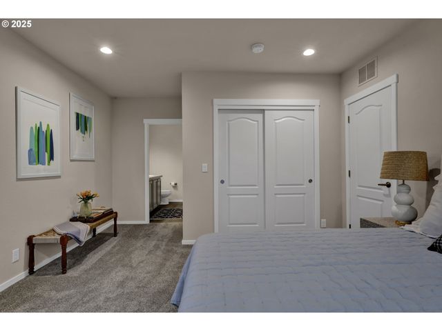 1437 53rd St, Florence, OR 97439