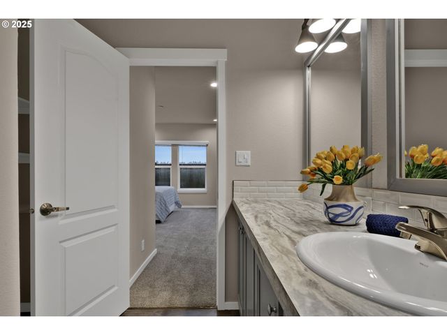 1437 53rd St, Florence, OR 97439