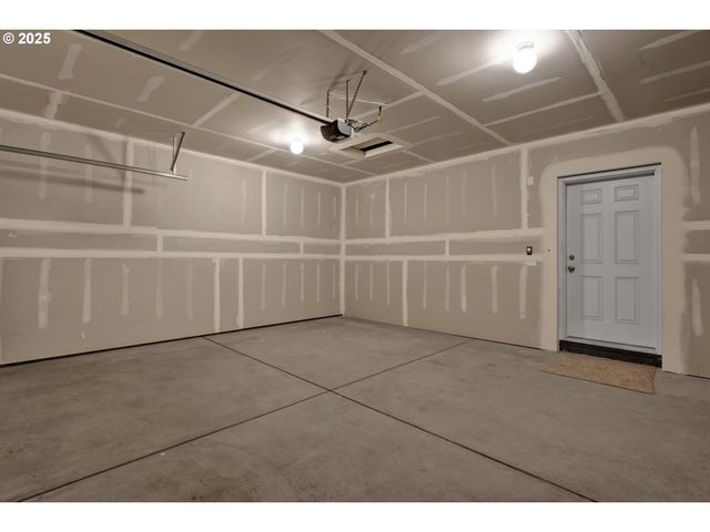 1437 53rd St, Florence, OR 97439