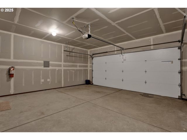 1437 53rd St, Florence, OR 97439