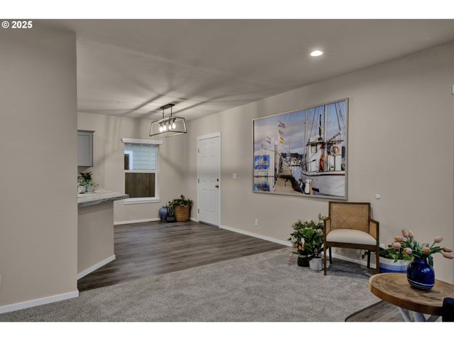 1437 53rd St, Florence, OR 97439