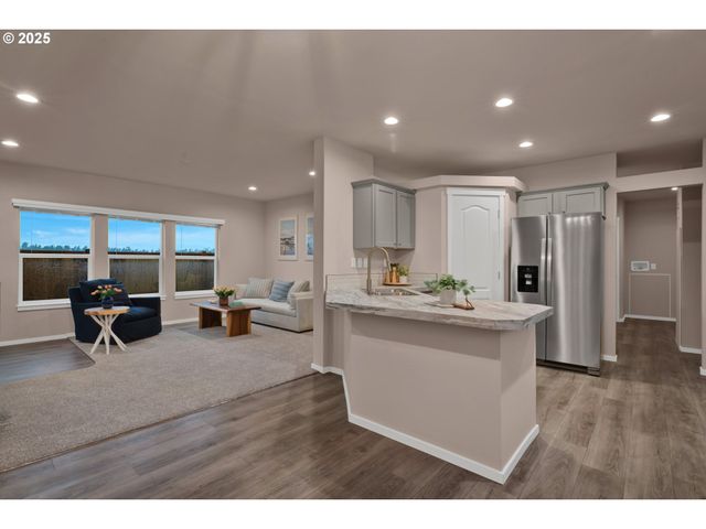 1437 53rd St, Florence, OR 97439