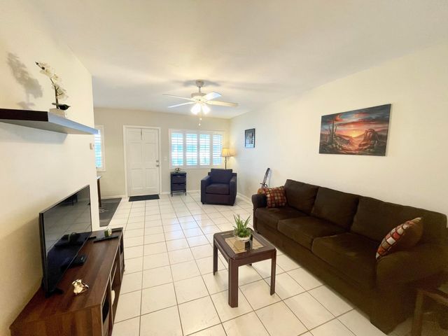 3240 Lake Osborne Drive 206, Lake Worth Beach, FL 33461