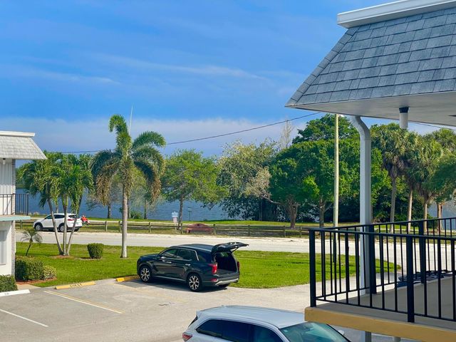 3240 Lake Osborne Drive 206, Lake Worth Beach, FL 33461