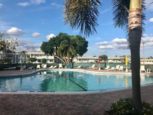 3240 Lake Osborne Drive 206, Lake Worth Beach, FL 33461