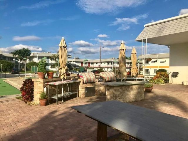 3240 Lake Osborne Drive 206, Lake Worth Beach, FL 33461