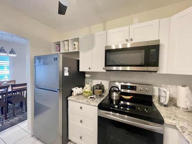 3240 Lake Osborne Drive 206, Lake Worth Beach, FL 33461