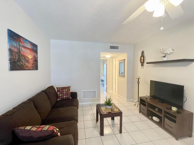 3240 Lake Osborne Drive 206, Lake Worth Beach, FL 33461