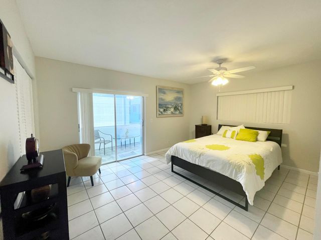 3240 Lake Osborne Drive 206, Lake Worth Beach, FL 33461