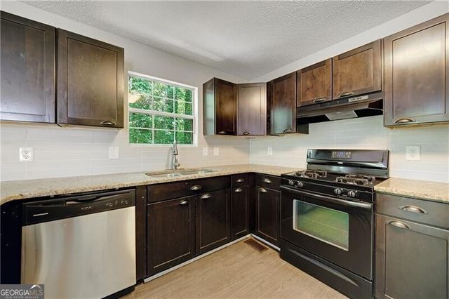 2211 Sandridge Place SW, Atlanta, GA 30331