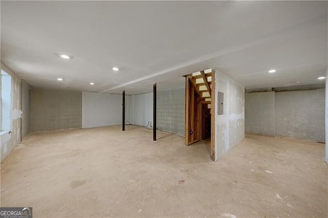 2211 Sandridge Place SW, Atlanta, GA 30331