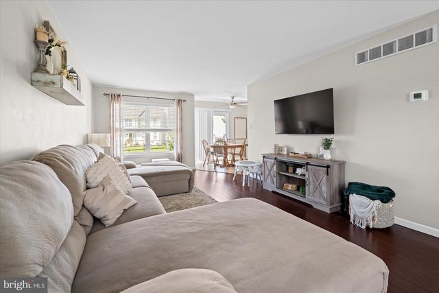 254 FLAGSTONE DR, Newark, DE 19702