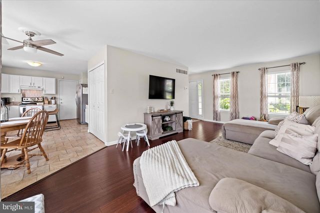 254 FLAGSTONE DR, Newark, DE 19702