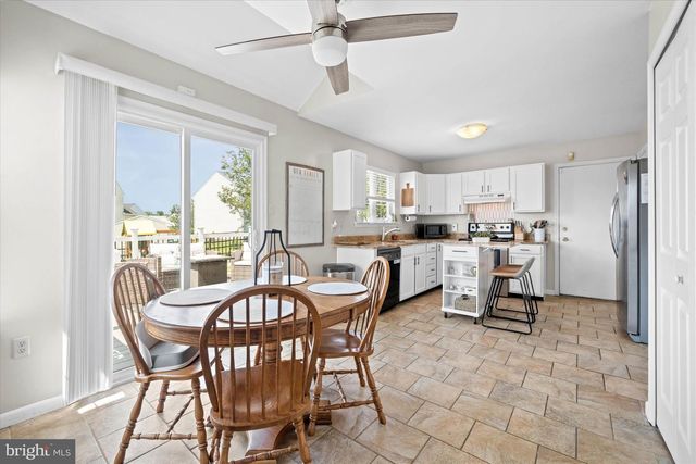 254 FLAGSTONE DR, Newark, DE 19702