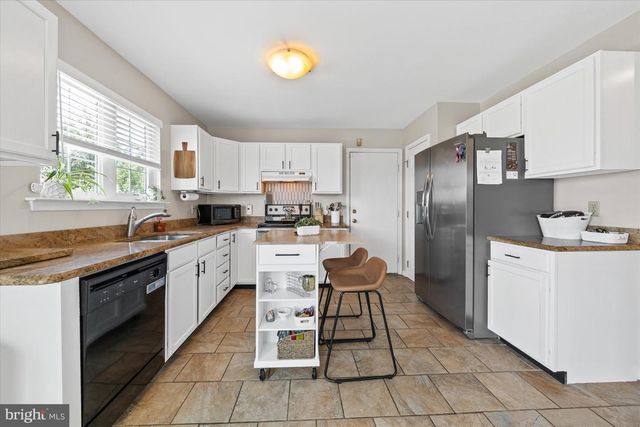 254 FLAGSTONE DR, Newark, DE 19702