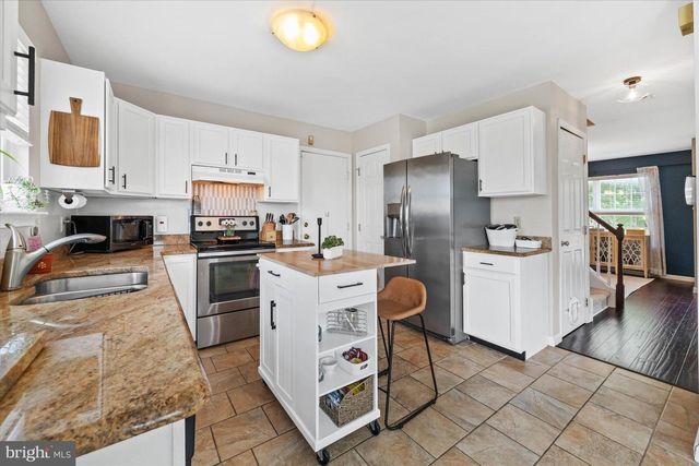 254 FLAGSTONE DR, Newark, DE 19702
