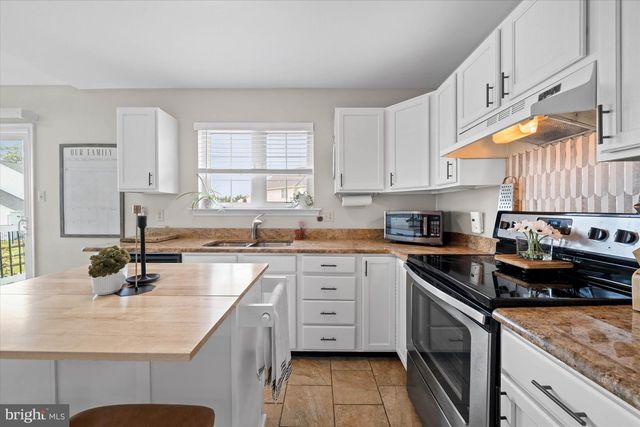 254 FLAGSTONE DR, Newark, DE 19702