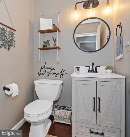 254 FLAGSTONE DR, Newark, DE 19702