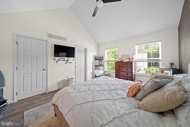 254 FLAGSTONE DR, Newark, DE 19702