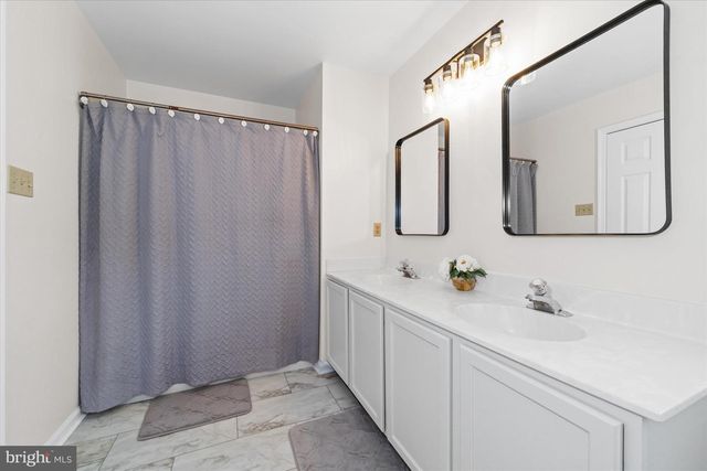 254 FLAGSTONE DR, Newark, DE 19702